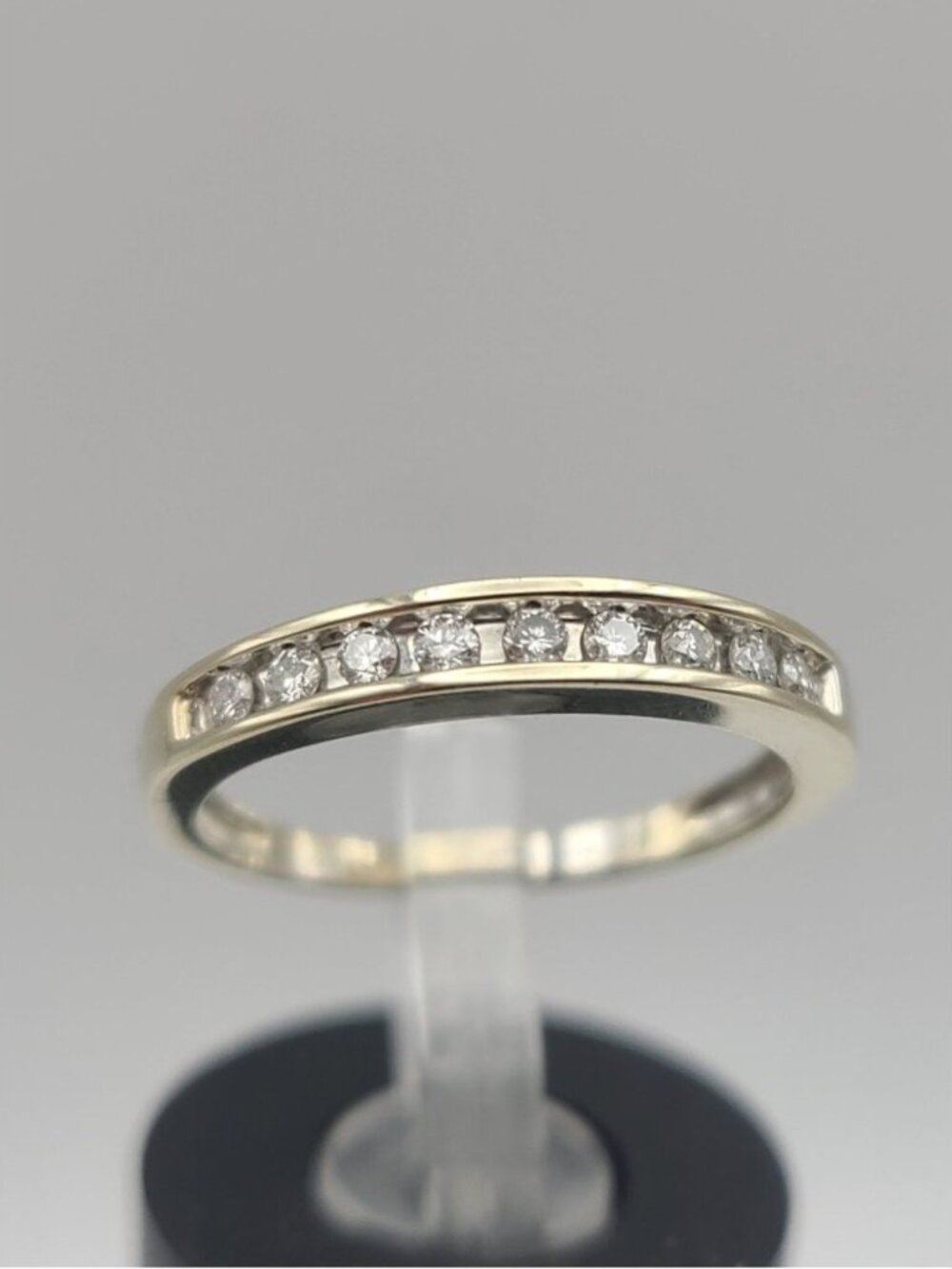 14K White Gold Vintage Diamond Band